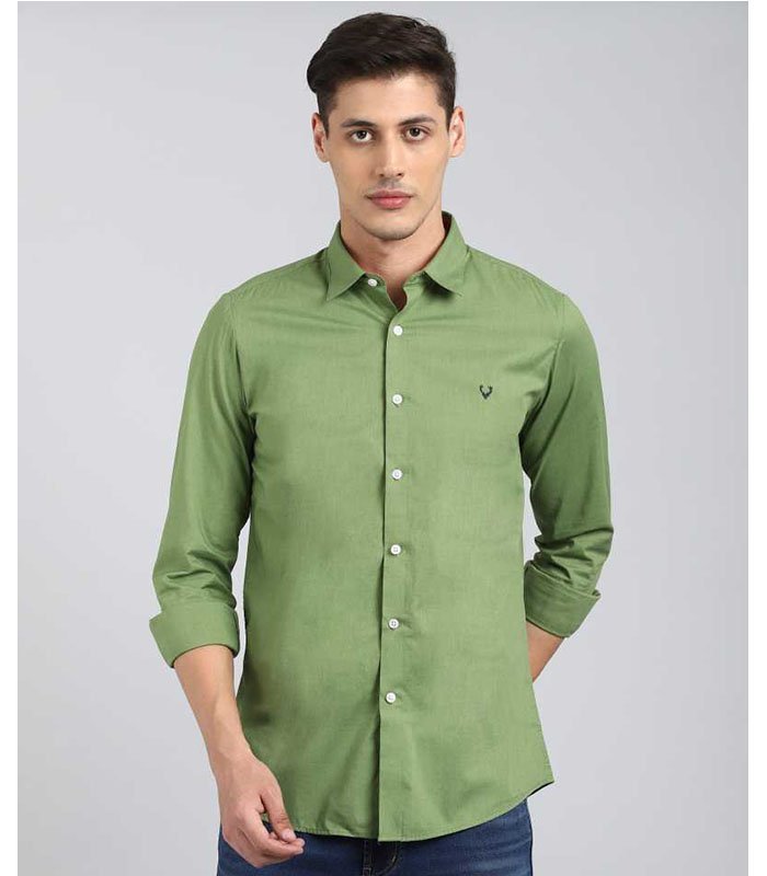 Men Slim Fit Solid Cut Away Collar Casual Shirt